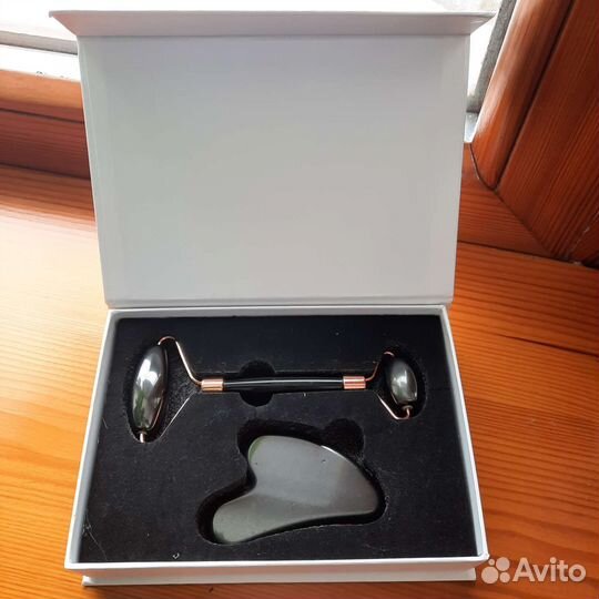 Массажер для лица скребок гуаша и роллер