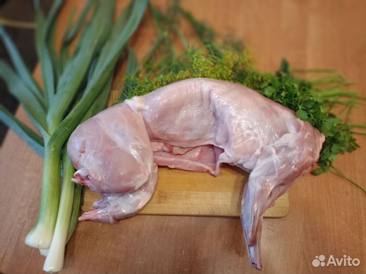Тушка кролика свежее. Домашнее