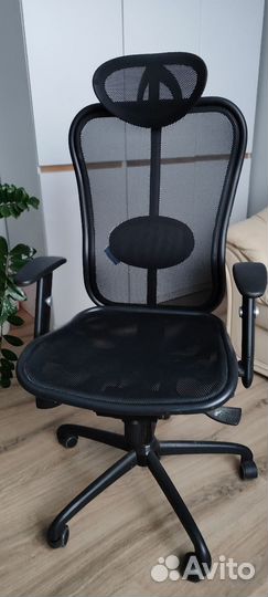 Компьютерное кресло руководителя
