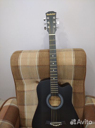 Акустическая гитара