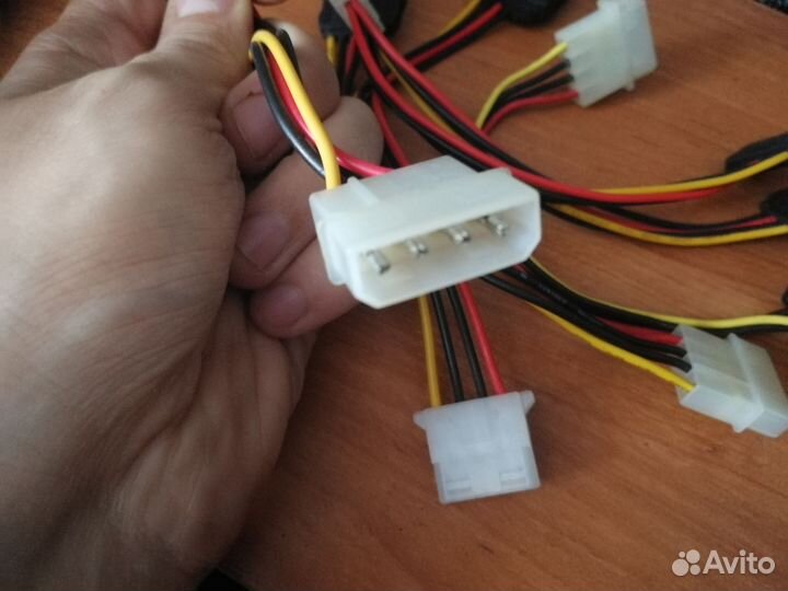 Переходник с molex на SATA