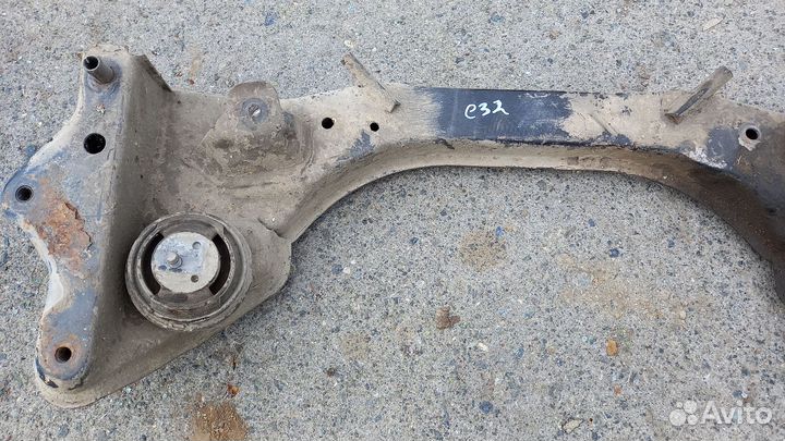 Подрамник передний BMW E32