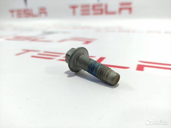 Болт крепления батареи Tesla Model X 2016