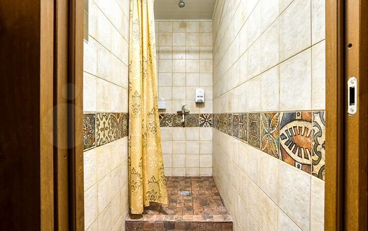 Комната 6 м² в > 9-к., 1/2 эт.