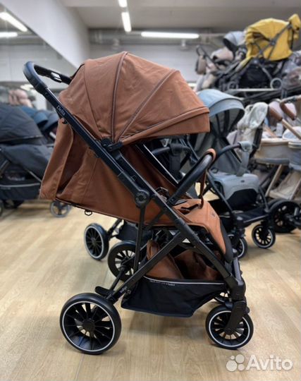 Прогулочная коляска новая