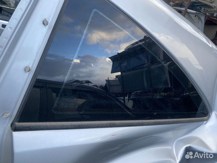 Левая форточка Opel Corsa D