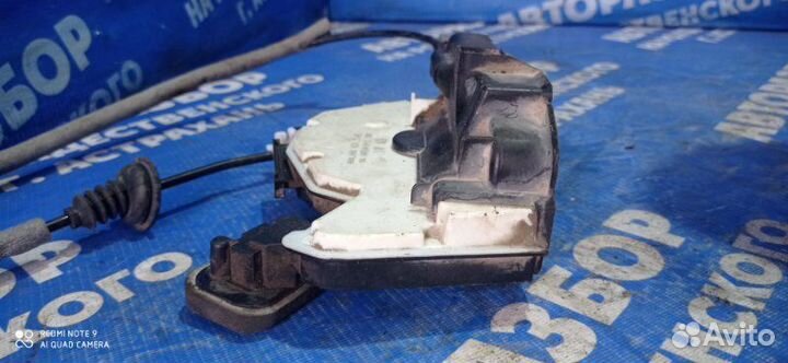 Передний правый замок двери Volkswagen Polo 5