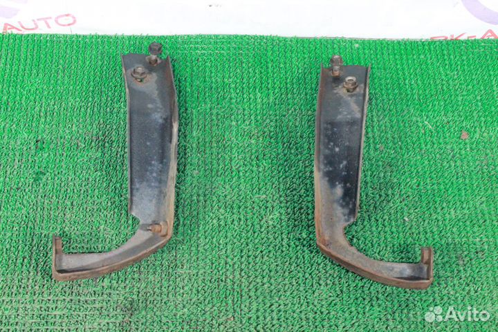 Крепеж переднего бампера Chevrolet Suburban GMT400