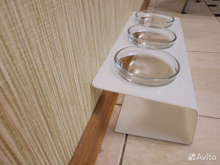 Новая миска для собак и кошек на подставке