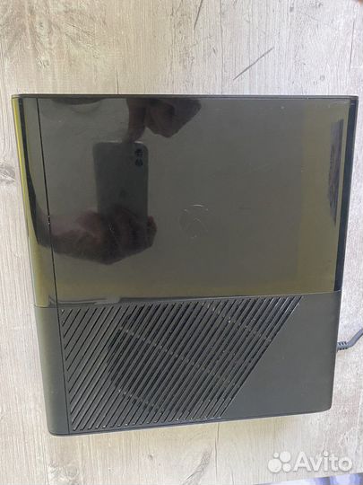 Xbox 360 E прошита 200+ игр + 2 геймпада