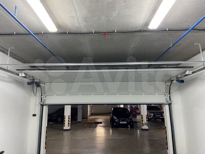 Машиноместо, > 30 м²