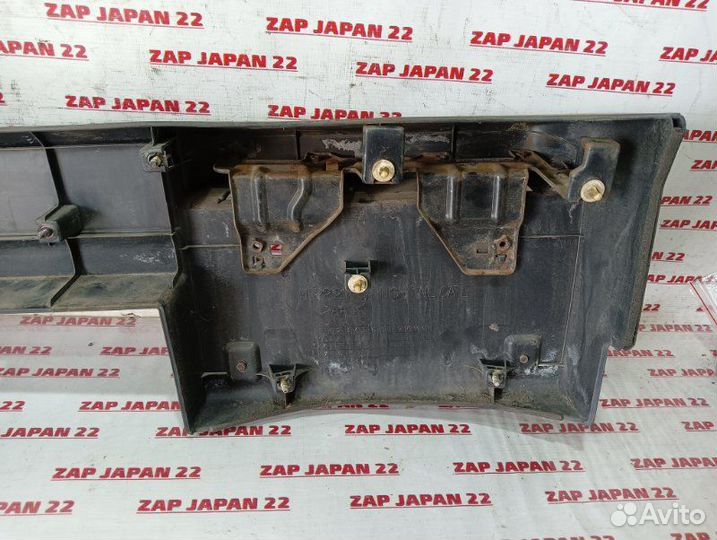 Накладка двери багажника задняя Mitsubishi