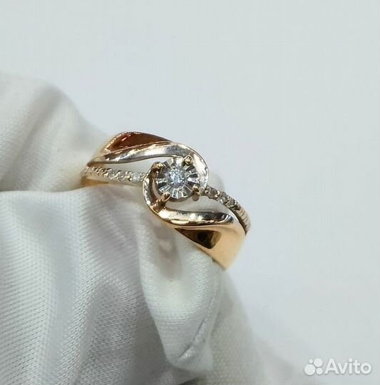 Кольцо с природным камнем Золото