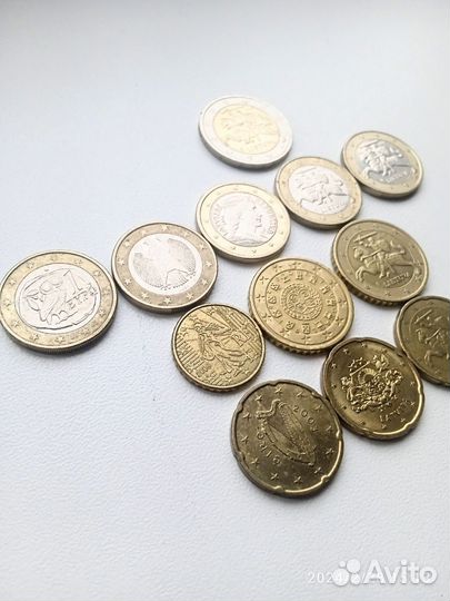 Монеты евро, литы, гроши