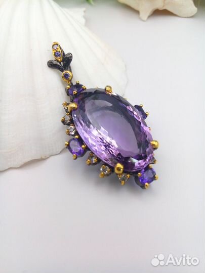 Кулон с натуральными аметистом, топазами