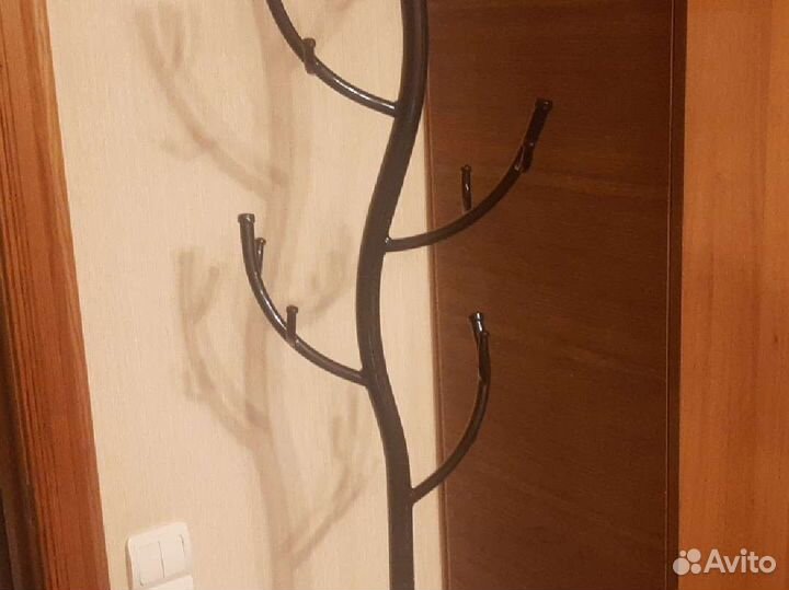 Вешалка для одежды в виде дерева