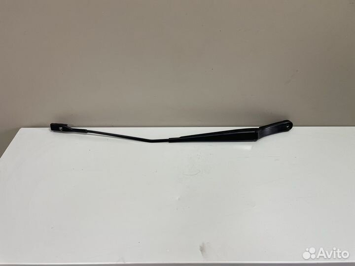 Поводок дворника правый Ауди Ку5 Q5 8R