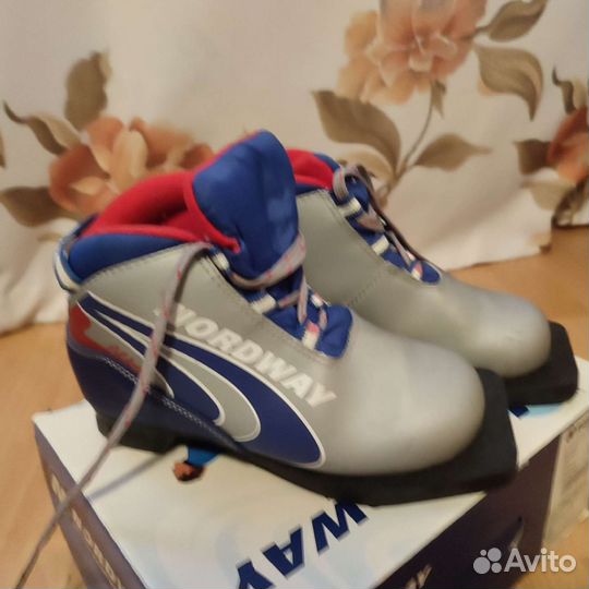 Лыжные ботинки