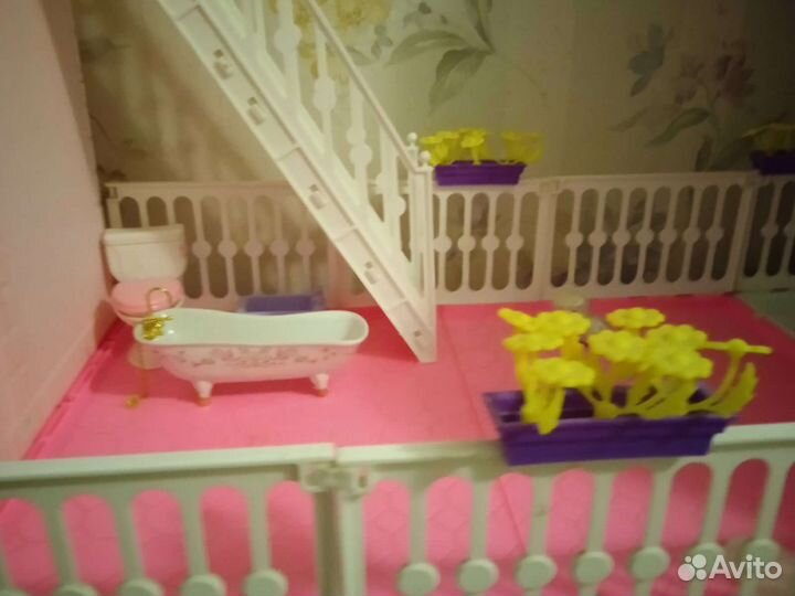 Кукольный домик с мебелью