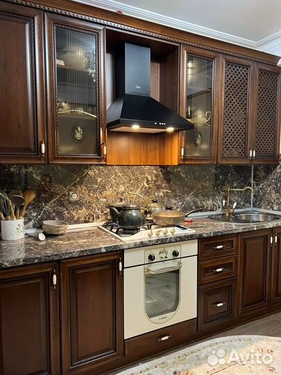 Кухонные гарнитуры из массива дерева