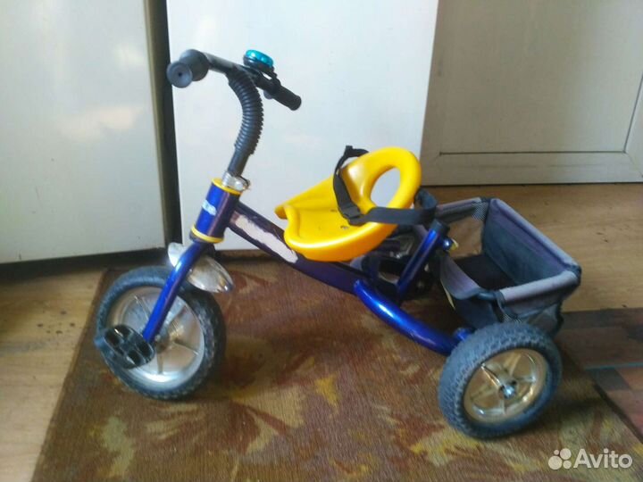 Трехколесный велосипед