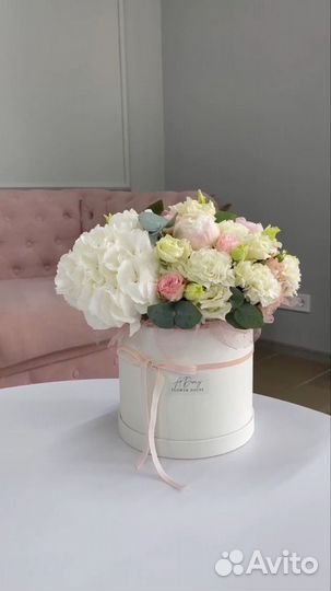 Цветы в шляпной коробке