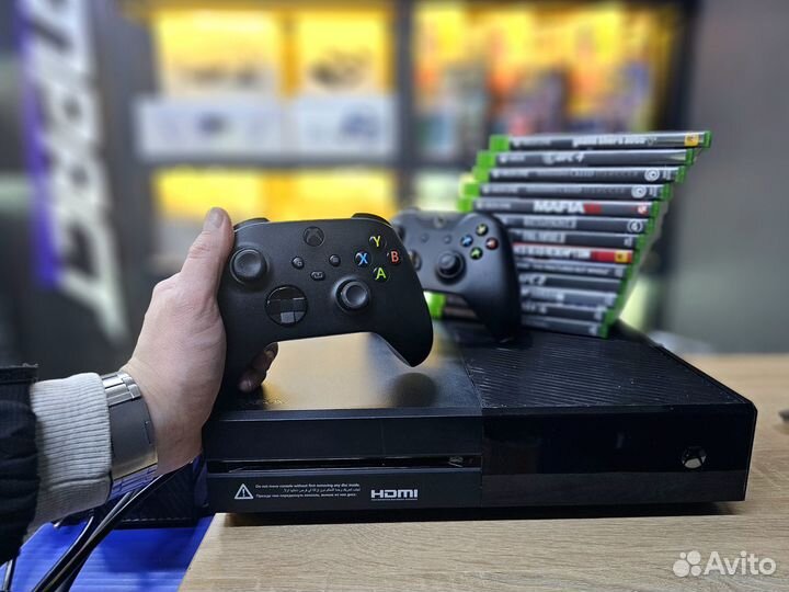 Xbox One 1tb, 2 геймпада, игры