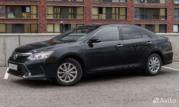 Аренда Toyota Camry XV50 рестайлинг (2014—2017) от одной минуты в Москве