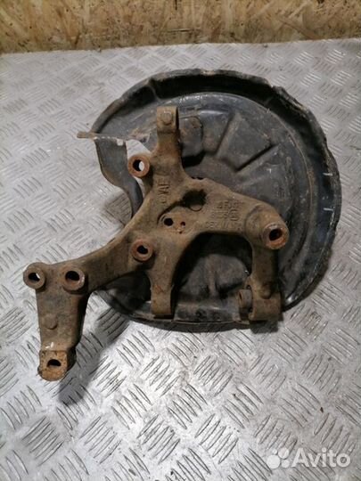 Кулак задний правый Volkswagen Golf 6