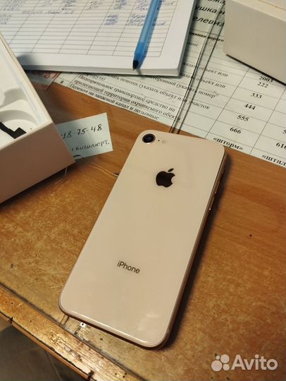 iPhone 8, 64 гб