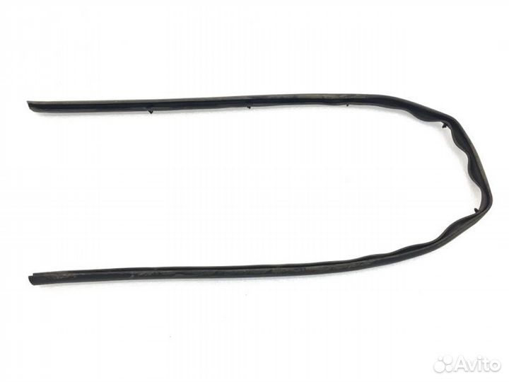 Уплотнительная резинка правая Chevrolet Cruze