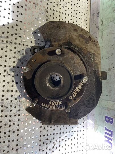 Кулак передний левый Kia Sorento 1 2.5 D4CB