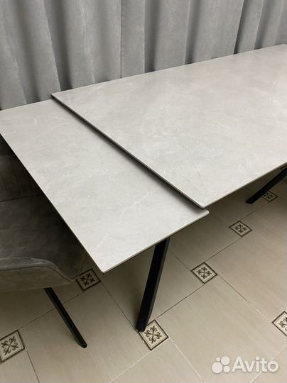 Стол со стульями