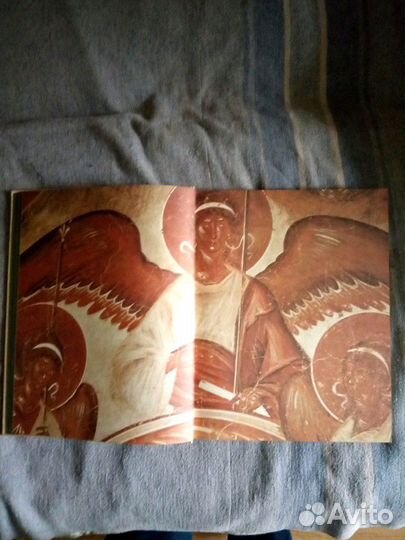 Продается книга по искуству