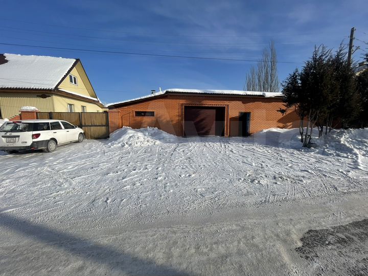 Гараж, > 30 м²