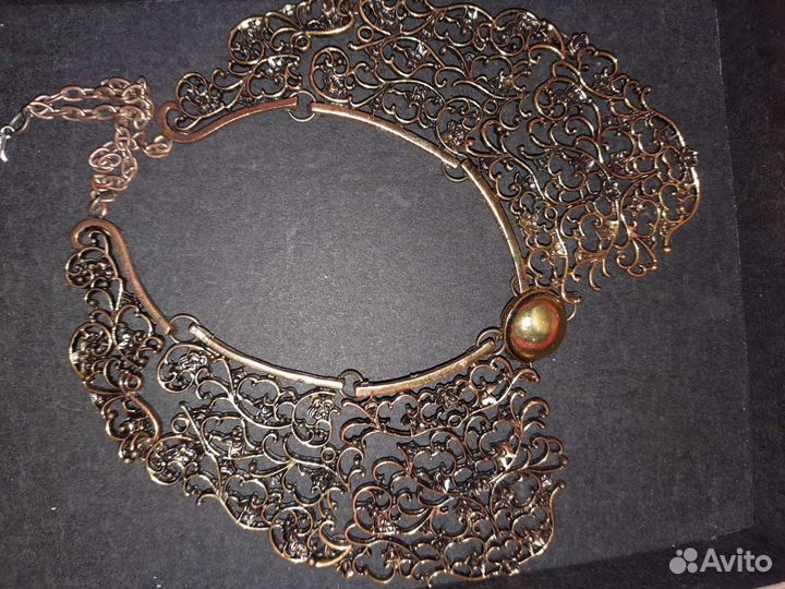 Колье stradivarius