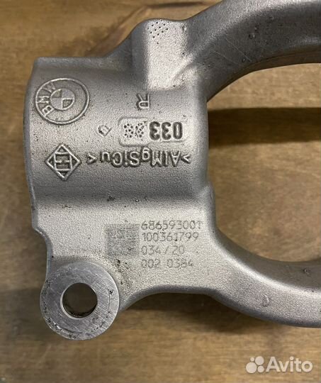 Крепление амортизационной стойки BMW G30