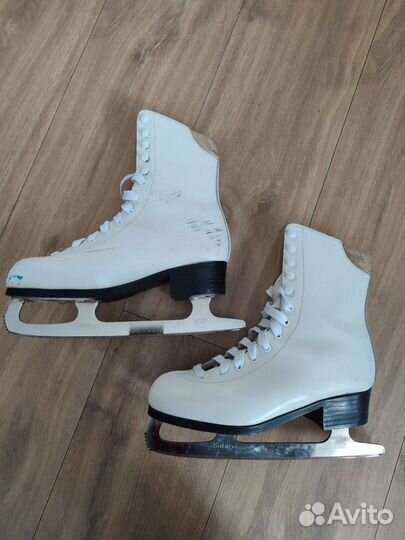 Женские фигурные коньки 39