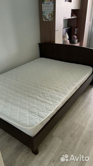 Кровать двухспальная с матрасом бу 160 200