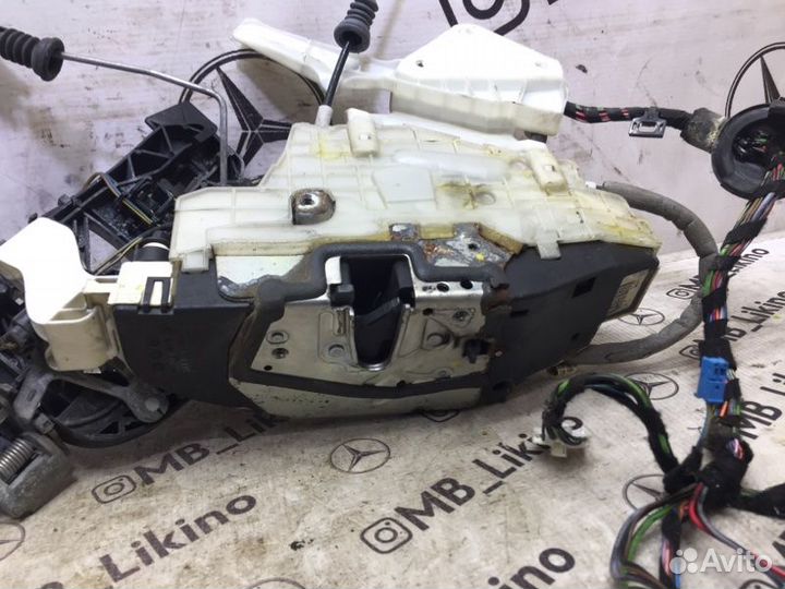 Замок двери задний левый Mercedes W221