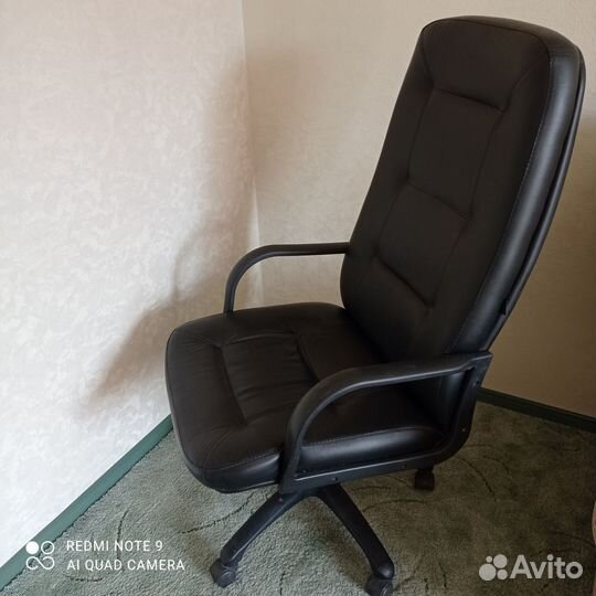 Офисное кресло руководителя бу