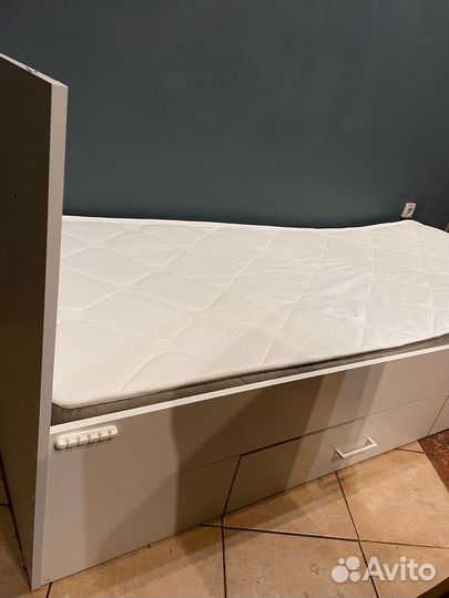 Кровать с матрасом