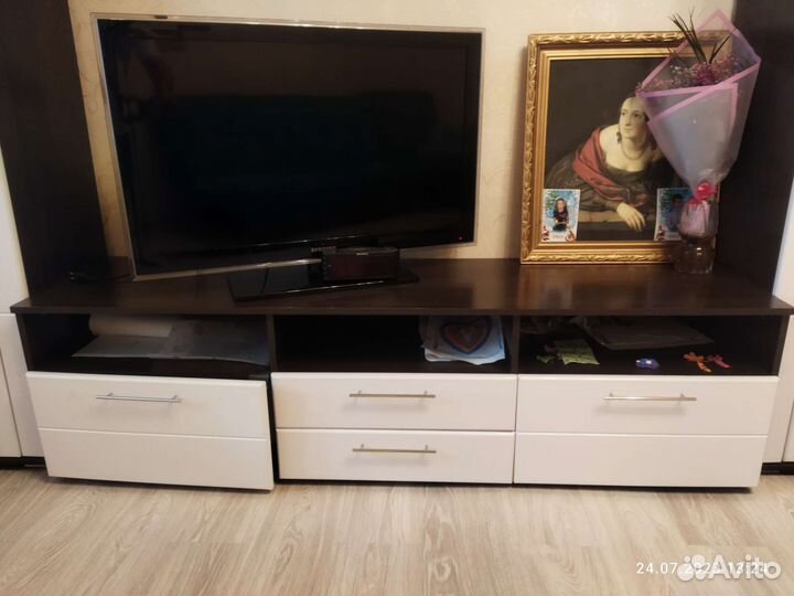 Стенка в гостиную белая
