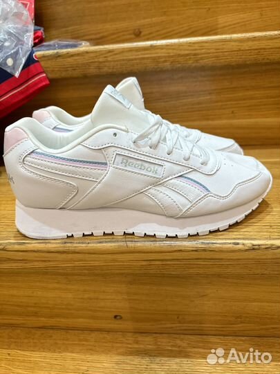 Кроссовки женские