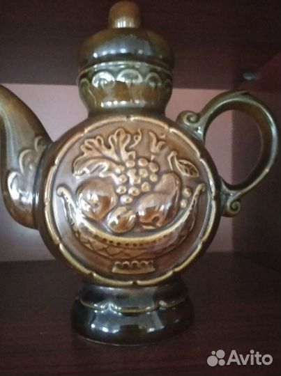 Конфетница,графин салатники, кофейники