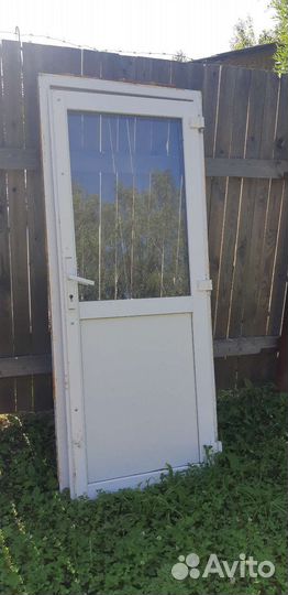 Дверь входная пластиковая
