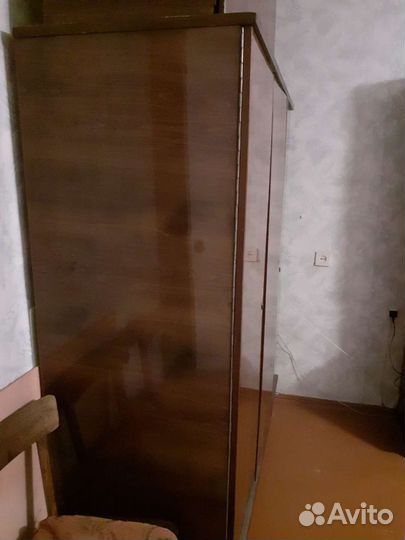Шкаф трехстворчатый