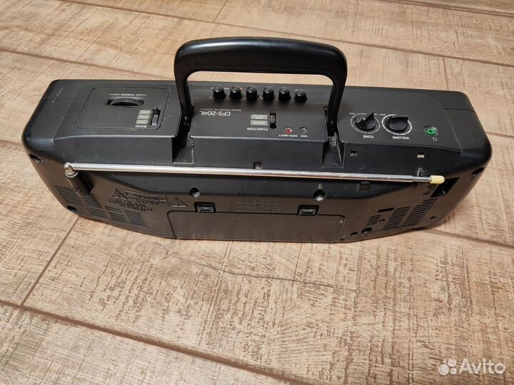 Однокассетный магнитофон Sony