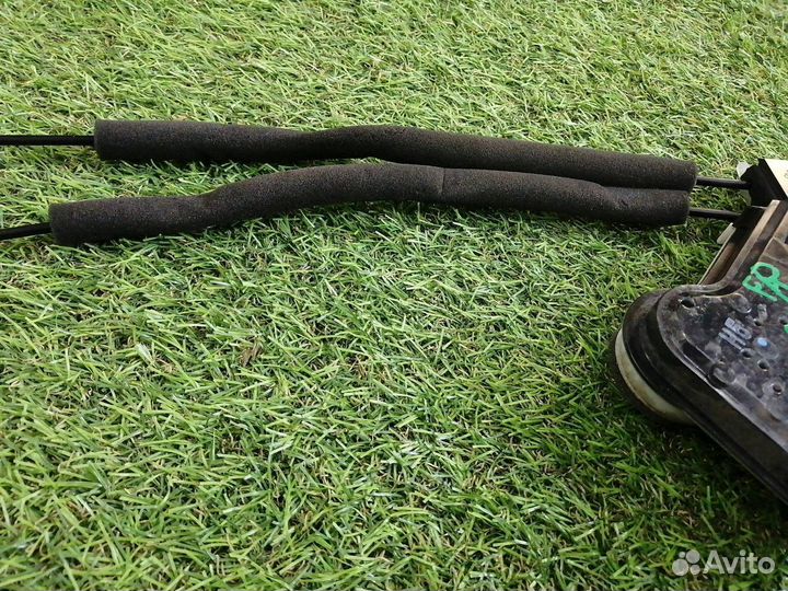 Замок двери передний правый Toyota C-Hr