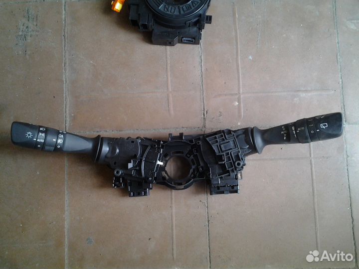 Переключатель под рулевой для тойота рав4